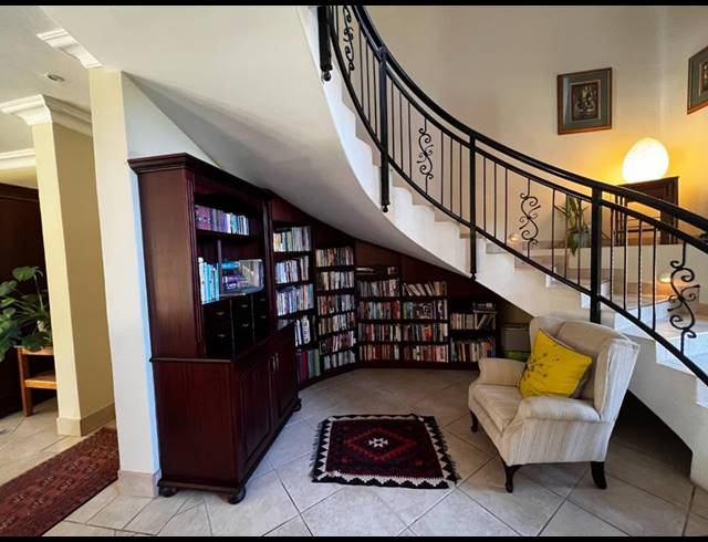 6 BEDROOM HOUSE FOR SALE IN LEEUWFONTEIN ESTATE